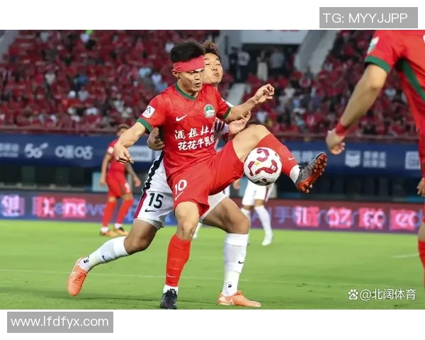 国足与乌兹别克精彩回放分析赛场表现与战术对决 国足与乌兹别克精彩回放分析赛场表现与战术对决